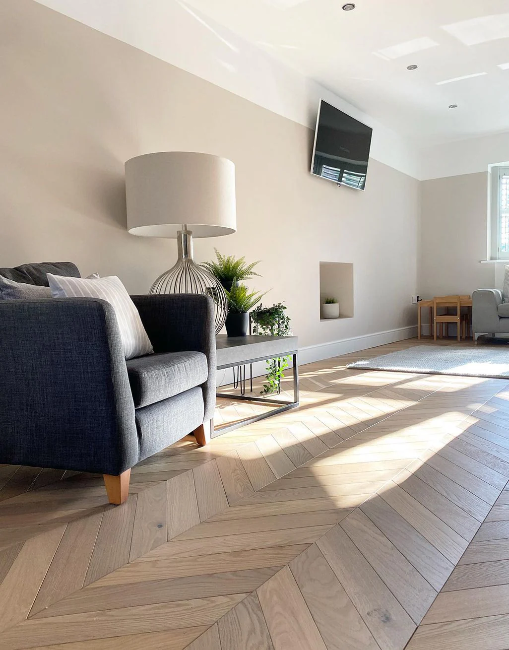 Constance 14mm Oiled Chevron Engineered Wood Flooring -  Honeycomb Oak - Image 3