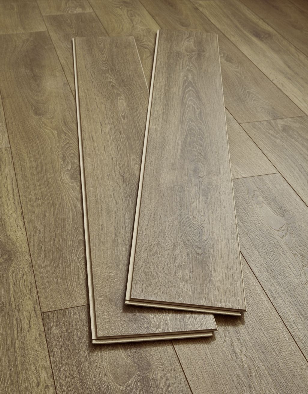 Duke 8mm Laminate Flooring - Esher Oak - Image 3