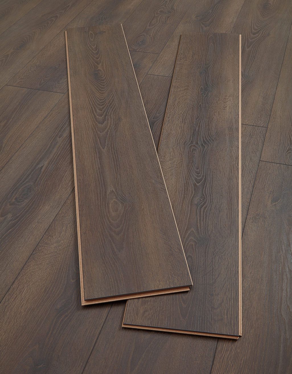Grisedale 8mm Laminate Flooring - Dark Oak - Image 3