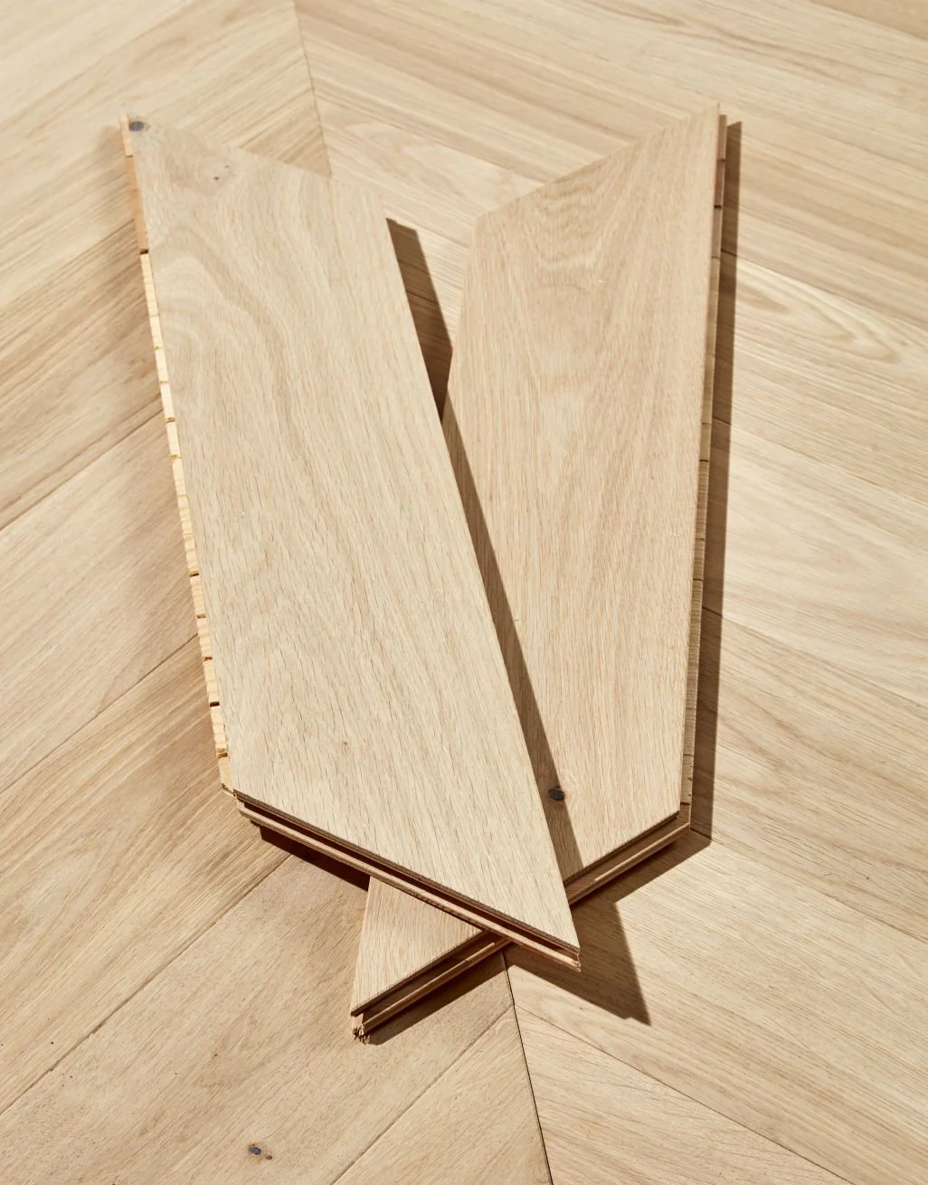 Knightsbridge 14mm Chevron Engineered Wood Flooring - Unfinished Oak - Image 3