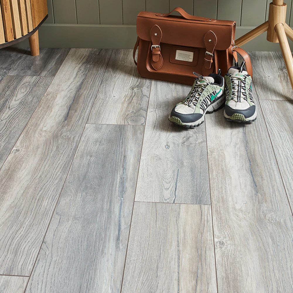 Kronotex Coniston 12mm Laminate Flooring - Grey Marina Oak - Image 3