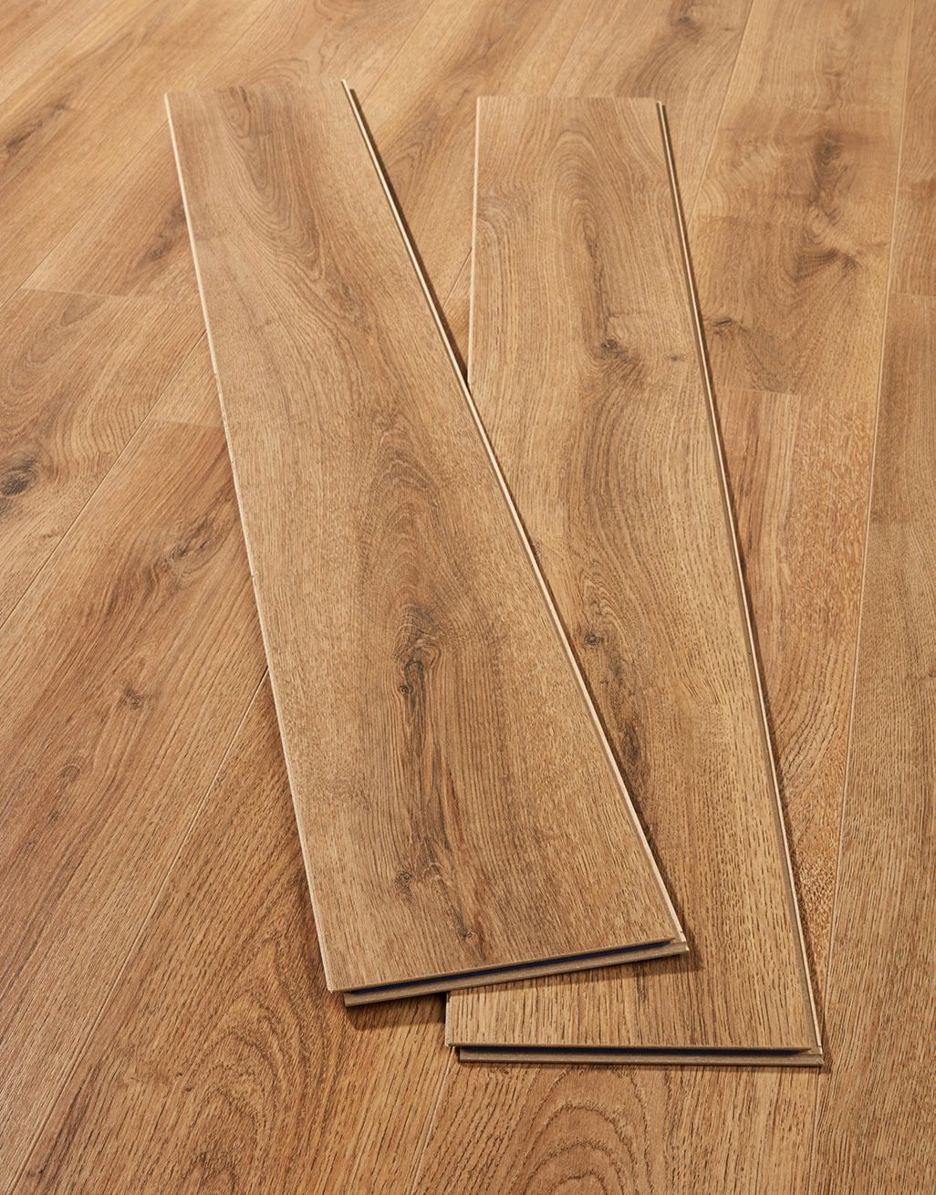 Kronotex Derwent 8mm Laminate Flooring - Summer Oak - Image 3