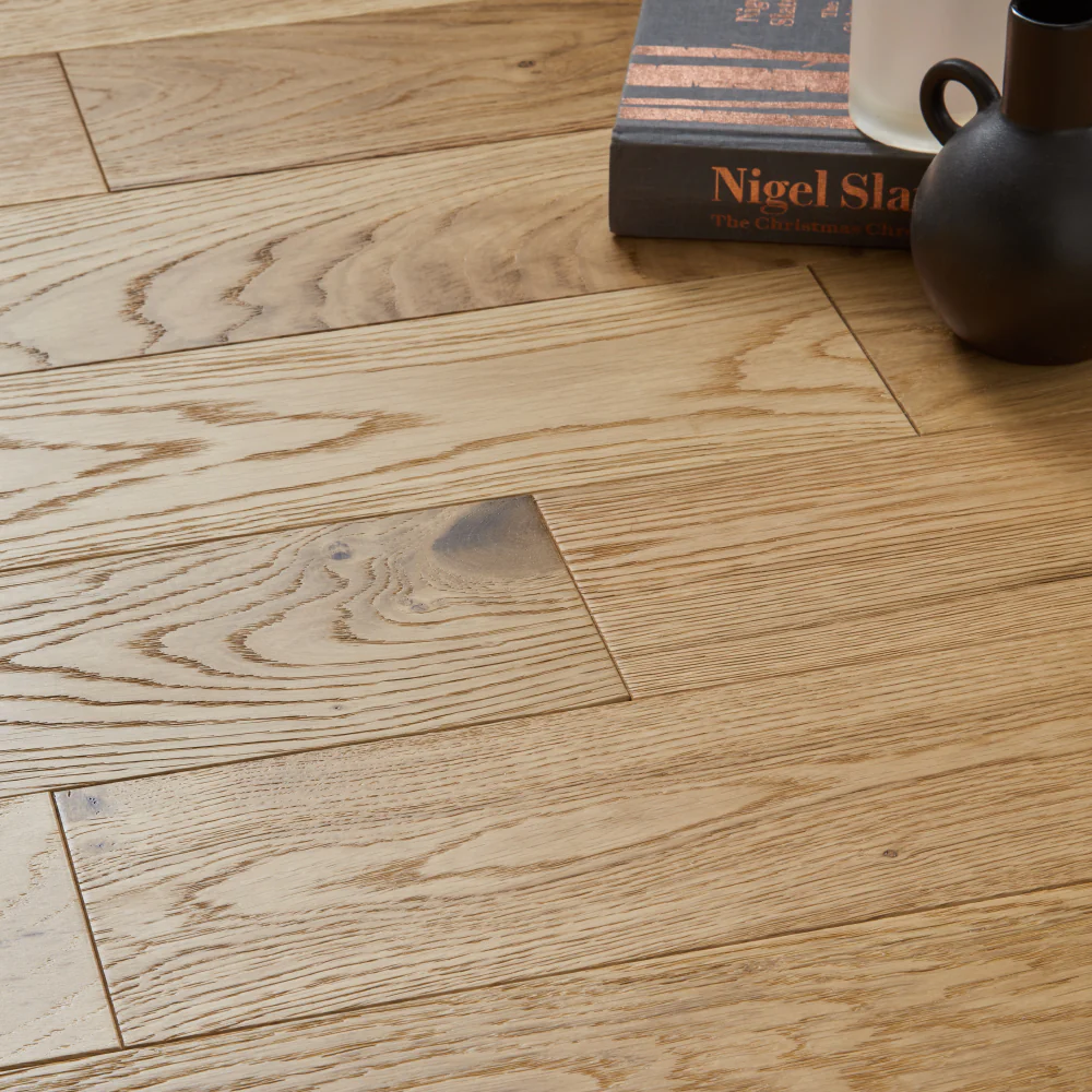 Lucerne 10mm Lacquered Engineered Wood Flooring - County Oak - Image 3