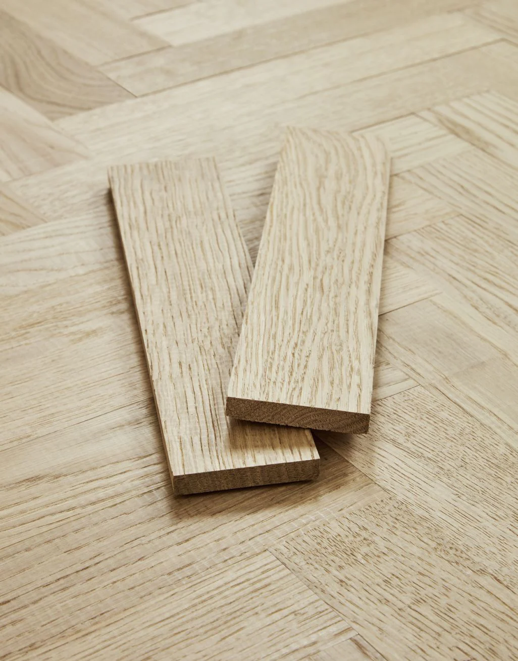 Maggiore 10mm Solid Wood Herringbone Flooring - Boutique Oak - Image 3