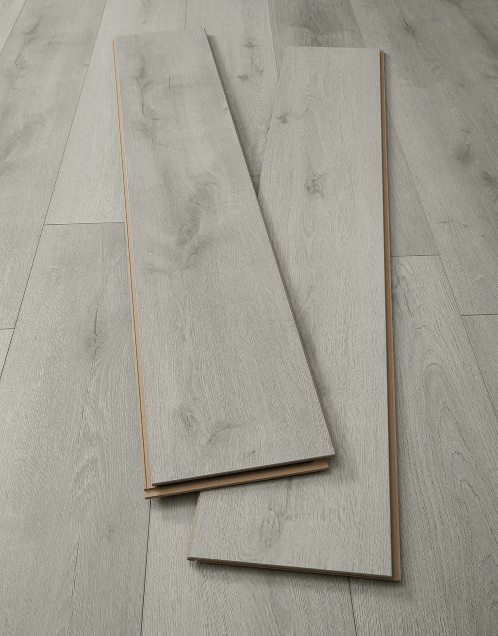 Ravello Lunar 12mm Laminate Flooring - Lunar Grey Oak - Image 3