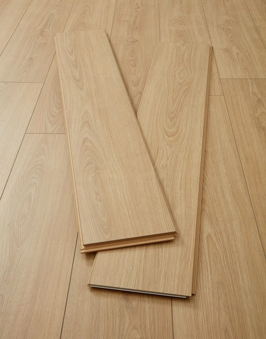 Ullswater 12mm Laminate Flooring - Honey Oak - Image 3
