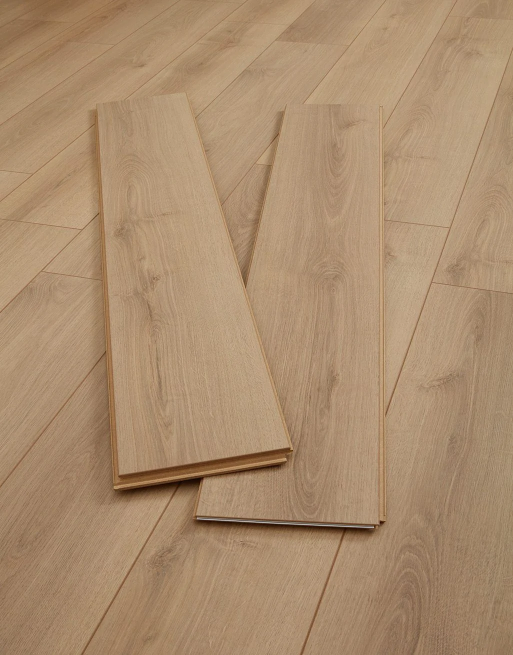 Ullswater 12mm Laminate Flooring - Natural Maple - Image 3